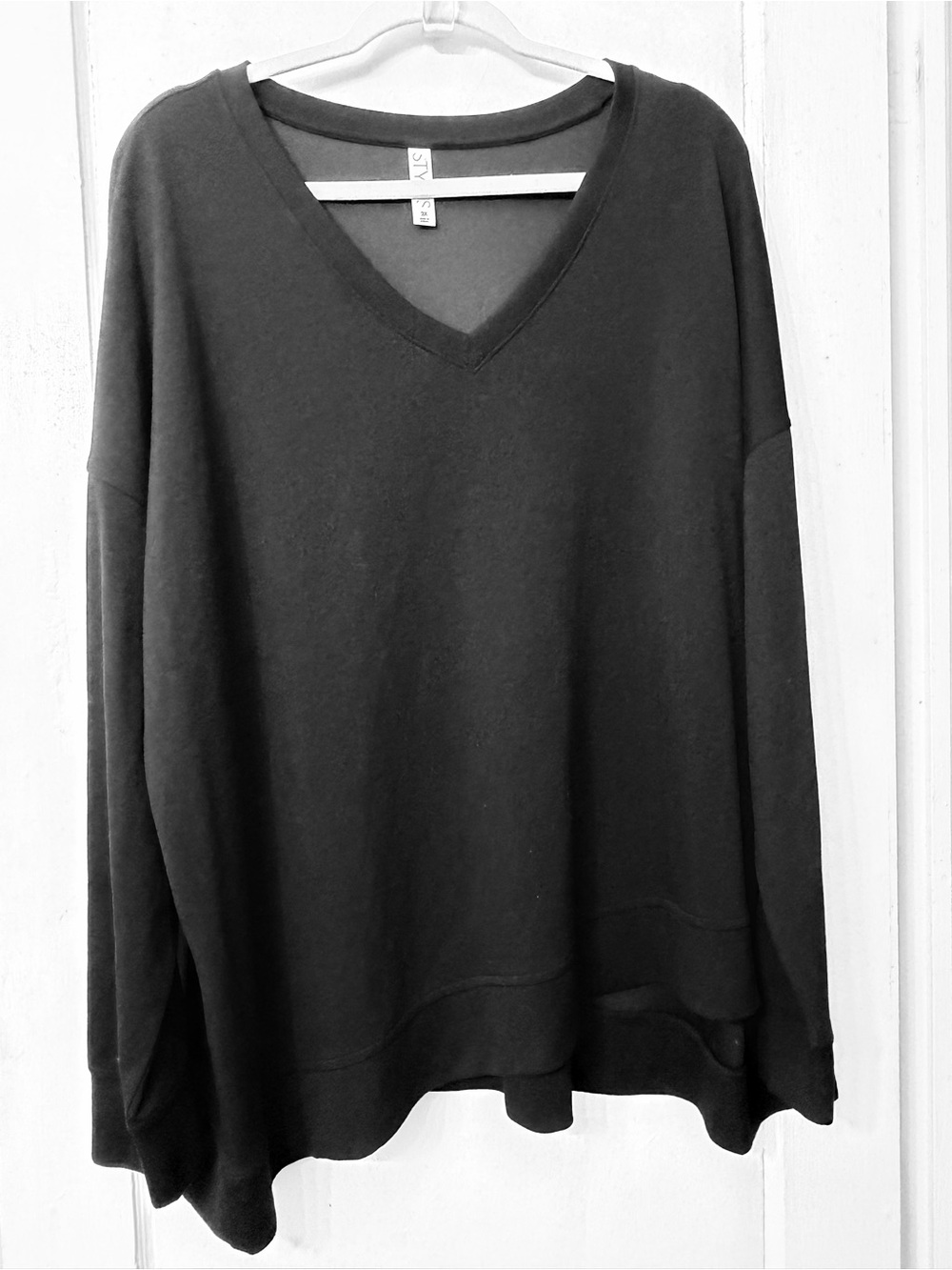STYLUS Black V-Neck Oversized Sweatshirt